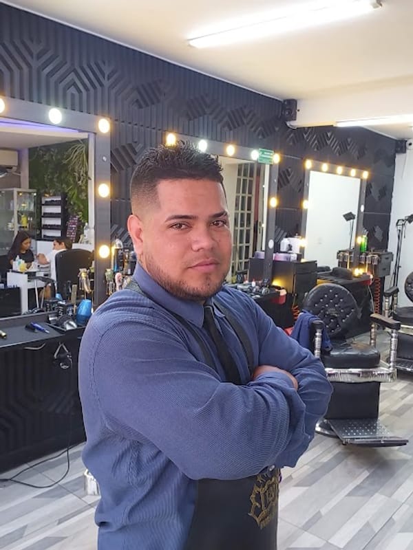 Studio 120 Cali Barberhead