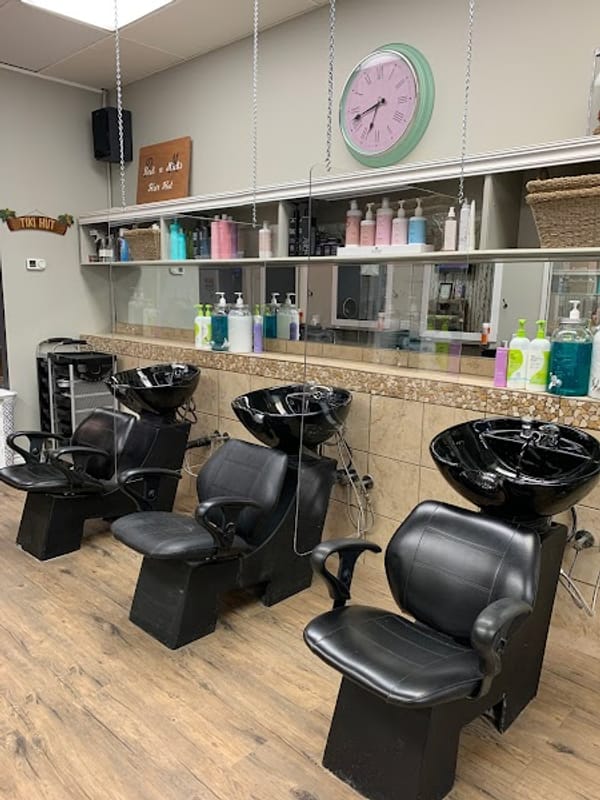 Rock'N Mick's Hair Hut, Petrolia Barberhead